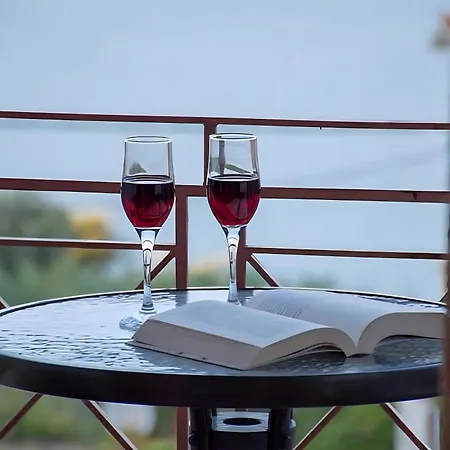 Christianna Apartahotel