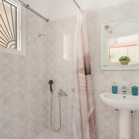 Christianna Apartahotel